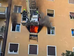 Meran: Wohnung brennt vollständig aus