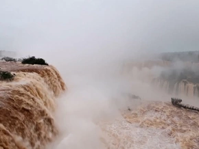 Berühmte Wasserfälle führen Rekordwasser