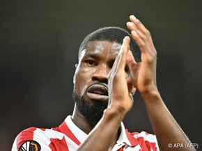 Rot und Niederlage für Danso - Glasner unterliegt Arsenal