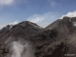 Ätna stößt vier Kilometer hohe Aschewolke aus