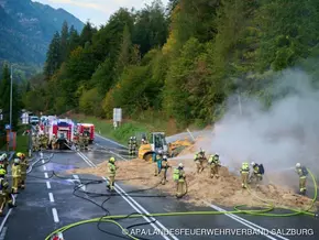 Lkw mit Strohballen im Pongau brannte: Kilometerlange Staus