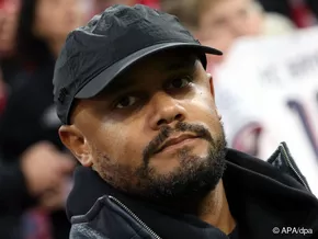 Bayern-Trainer Kompany mit Notarztwagen ins Krankenhaus