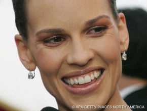 Hilary Swank deutet mit Post Schwangerschaft an