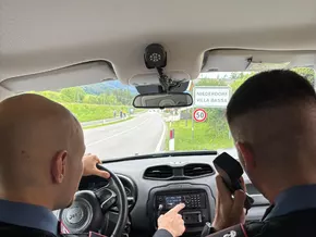 Pärchen reist aus Nachbarprovinz an, um mit Drogen zu dealen