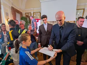 Meran ehrt Zinedine Zidane