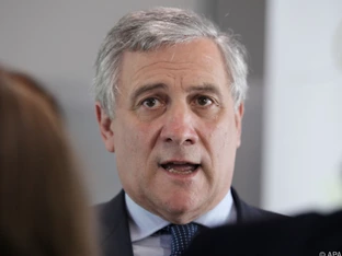 Tajani: "Die 'richtige' Frau trägt keinen Minirock"