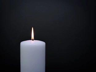 Bus krachte in Salzburg in Supermarkt: Eine Person tot