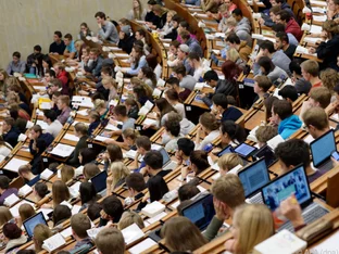 Südtirol: Hohe Abwanderung unter Jugendlichen sorgt für politische Debatte