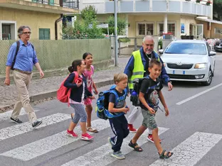 Mehr Geld für Schülerlotsen in Meran