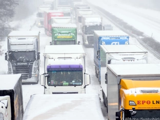 Lkw-Unfall in Österreich: 14 Kilometer Stau auf Strecke nach Deutschland