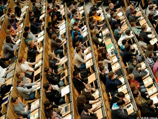 "Studienkredit": Sparkasse legt neue Finanzierungsform auf