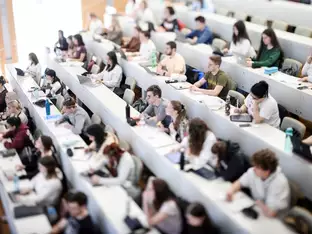 Unternehmerverband: "Unternehmen investieren sehr wohl in die Jugend"