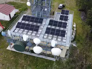 Neue Photovoltaikanlage am RAS-Senderstandort Rosskopf