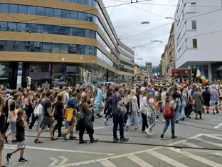 "Pride Parade" in Innsbruck beschwört "Happy Pride"