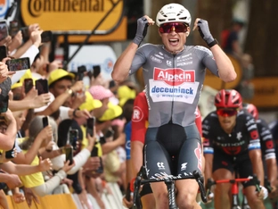 Tour-Auftakt und erstes Gelbes Trikot an Philipsen