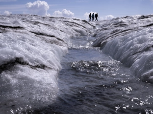 Wasserfälle statt Eis: Gletscher zerrinnen vor unseren Augen