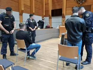 Banküberfälle in Tirol: Erstangeklagter teilgeständig