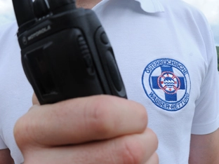 Wasserrettung birgt nach Suchaktion Ball aus Tiroler Inn