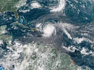 Hurrikan "Erin" nähert sich Bahamas