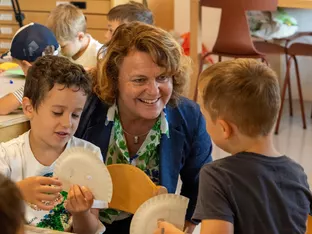 Landesrätin Pamer besucht Sommerbetreuung in Nals und Lana