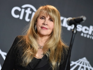 Gebrochene Schulter: Stevie Nicks muss Konzerte verschieben