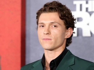 Tom Holland wieder im "Spider-Man"-Anzug