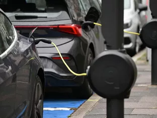 Europas Auto-Bauer dank E-Auto-Boom bei CO2-Zielen auf Kurs