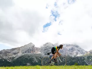 Große Vintage-Ausfahrt im Herzen der Dolomiten