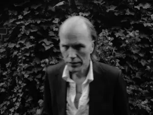 Singer-Songwriter Kjellvander stellt Fragen zur Liebe
