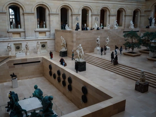 Raubüberfall im Louvre-Museum in Paris