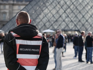Sicherheit: Teile der Louvre-Schmuckkollektion verlegt