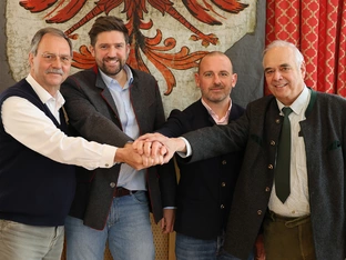 Tiroler Schützen treffen sich in Nogaredo