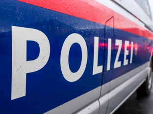 Stiefvater und Tochter bei Pkw-Kollision in NÖ getötet