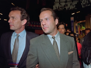 Ehefrau von Bruce Willis schreibt Pflege-Ratgeber zu Demenz