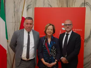 Burgi Volgger als Vorsitzende der Stiftung Bozner Schlösser bestätigt