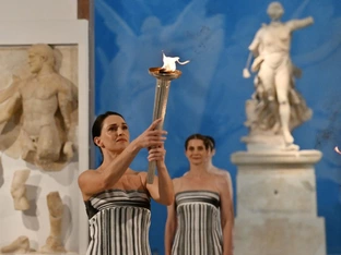 Olympisches Feuer für Spiele in Mailand/Cortina entfacht