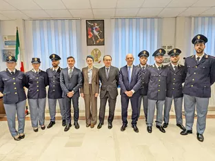 Sieben neue Beamte der Staatspolizei im Dienst des Polizeikommissariats Meran