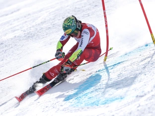 Scheib Halbzeitdritte im Copper-Riesentorlauf