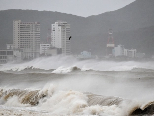 Taifun "Kalmaegi": Zerstörung auf Philippinen und Vietnam