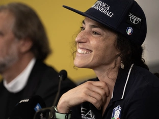 Brignone 237 Tage nach dem Sturz wieder auf Skiern