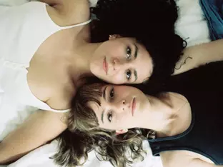 Schweizer Indie-Pop-Duo Steiner & Madlaina ist "Nah Dran"