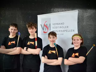 Elf junge Solisten am Podium am Sonntag in Brixen