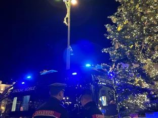 Mitten am Weihnachtsmarkt: Mädchen verliert Bewusstsein