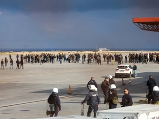 Bauern stürmen Flughafen Heraklion - Flugbetrieb gestoppt