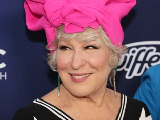 Bette Midler feiert 80er und dreht weiterhin auf