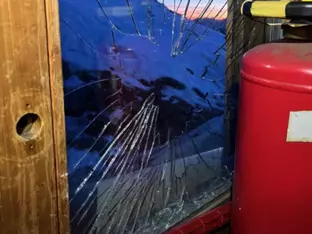 Notunterkunft in den Alpen wird zum Partyraum