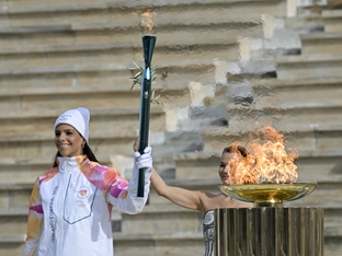 Olympische Flamme für Reise von Athen nach Rom übergeben