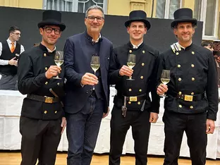 Wo ein Gruß mehr ist als ein Ritual