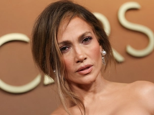 JLo tanzte mit ihrer Mutter zu deren 80er in Las Vegas