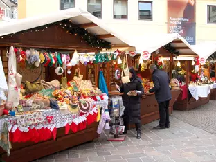 Der solidarische Christkindlmarkt wurde heute eröffnet